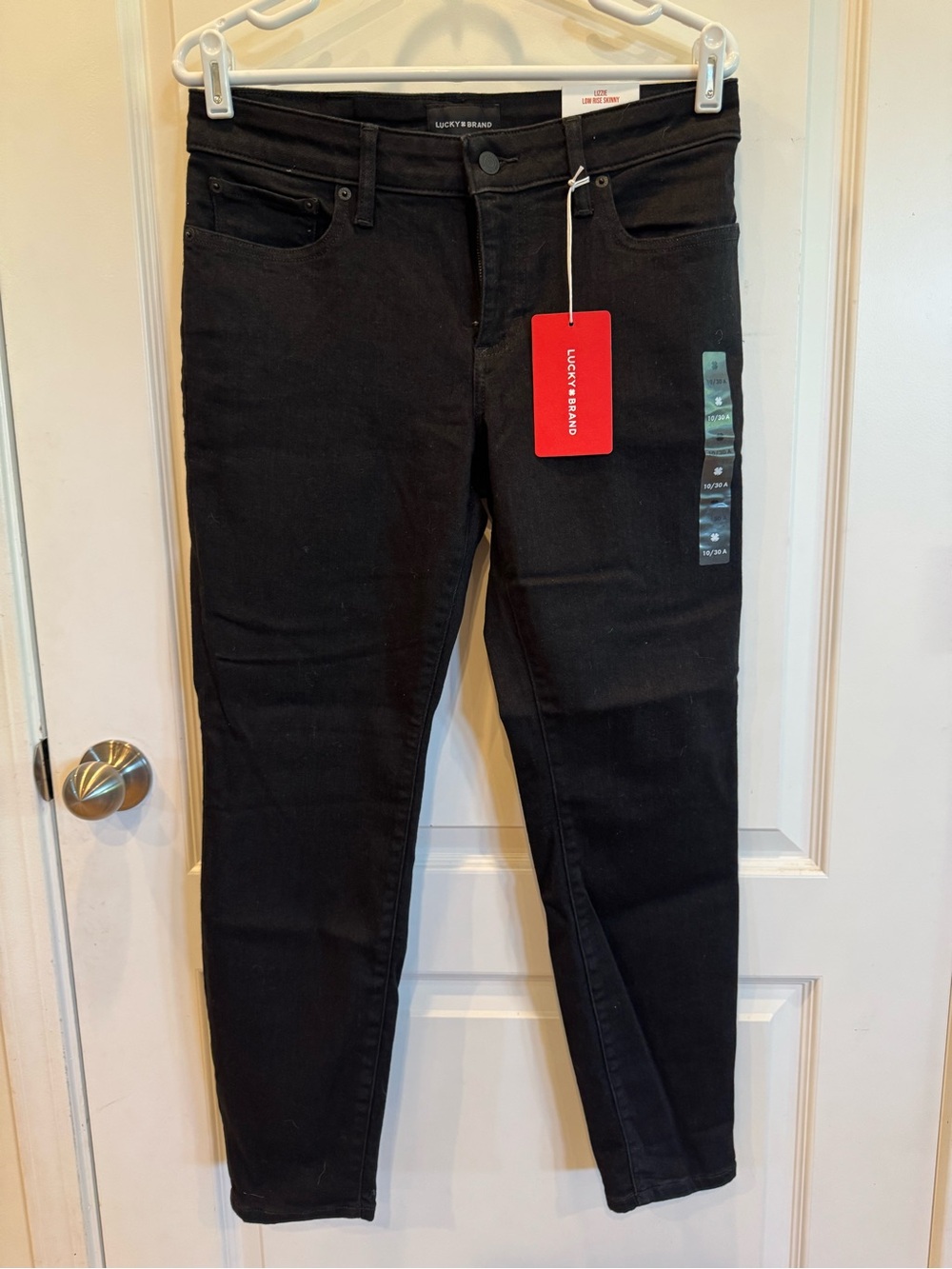 Lucky Brand Black Skinny Jeans with Red Brand Tag